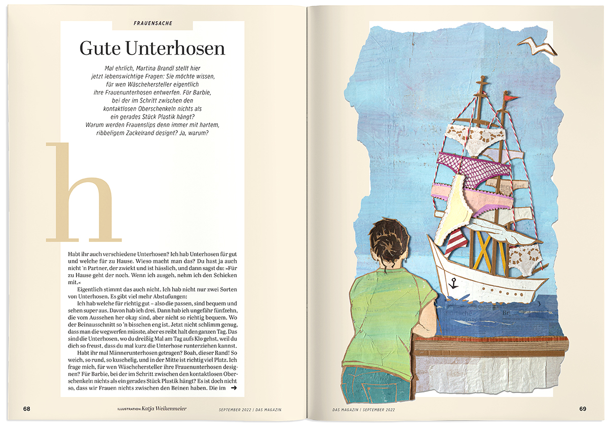 Rückensnsicht einer Frau, die an einer Brüstung steht und auf das Meer schaut. In der Ferne ein großes Segelboot, welches anstelle von Segeln diverse Unterhosen gehisst hat,