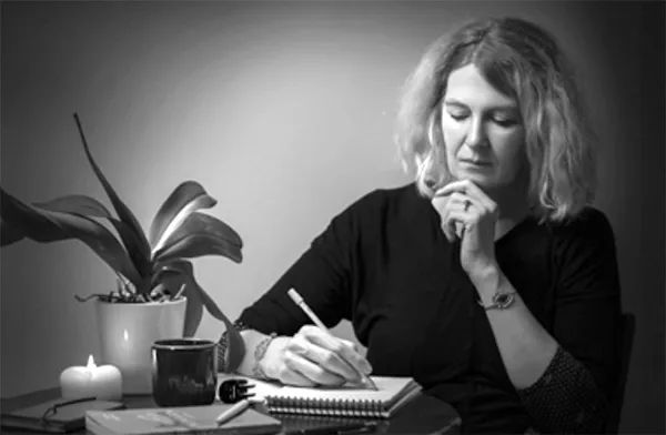 Sabine Schiffner, schwarzweiß Portrait